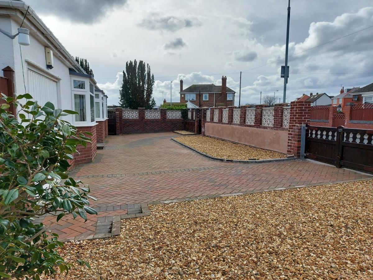 The Hermitage Private Detached Bungalow Villa Rhyl Exterior foto