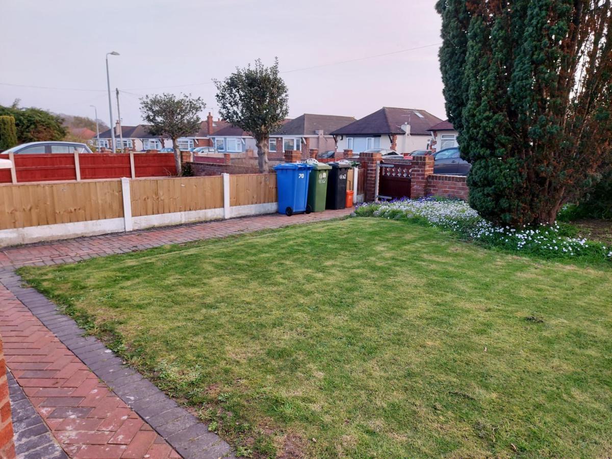 The Hermitage Private Detached Bungalow Villa Rhyl Exterior foto